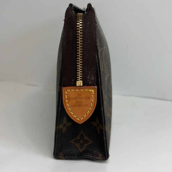 SOLD. Louis Vuitton Toiletry 19 pouch monogram - Picture 4 of 13